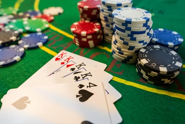 Casino Hold'em hand strategy chart showing starting hand strength by card combination